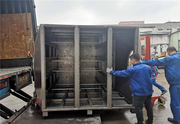 某廠家活性炭過濾器更換作業